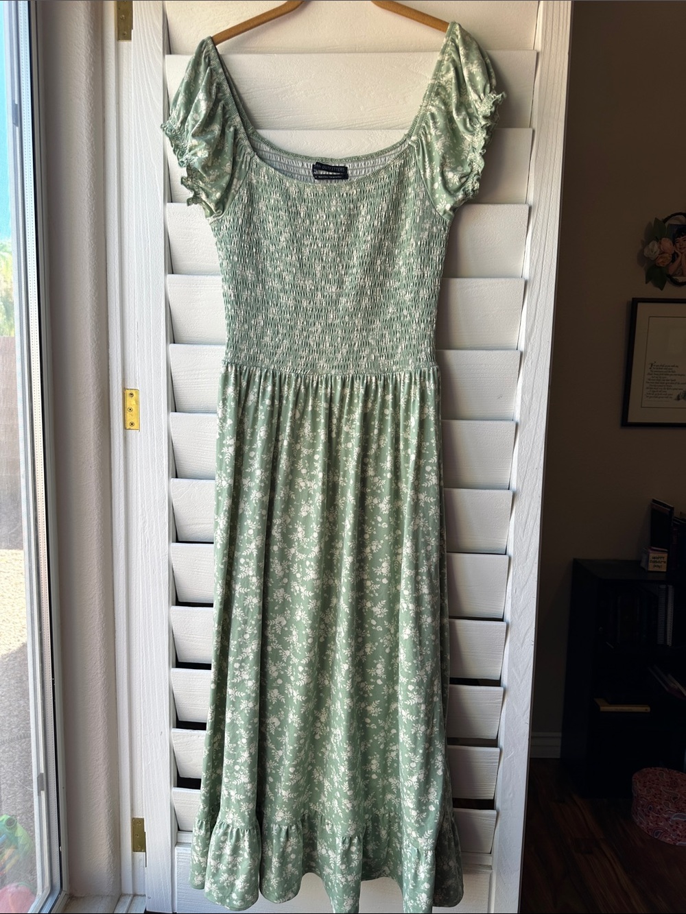 Urban Outfitters Smocked Mint Floral Tessa Ruffle Midi Dress Puff Sleeve Medium